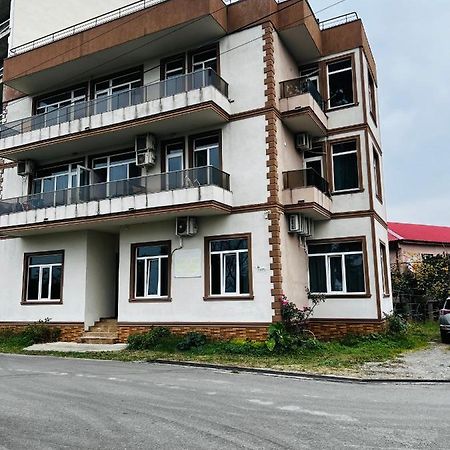 Apartments Nita バトゥーミ エクステリア 写真