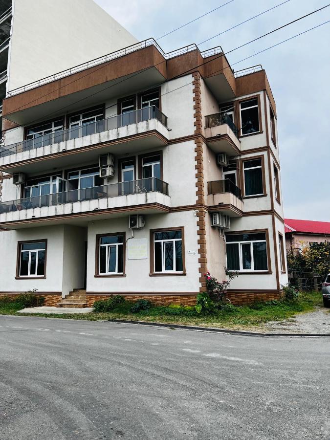 Apartments Nita バトゥーミ エクステリア 写真