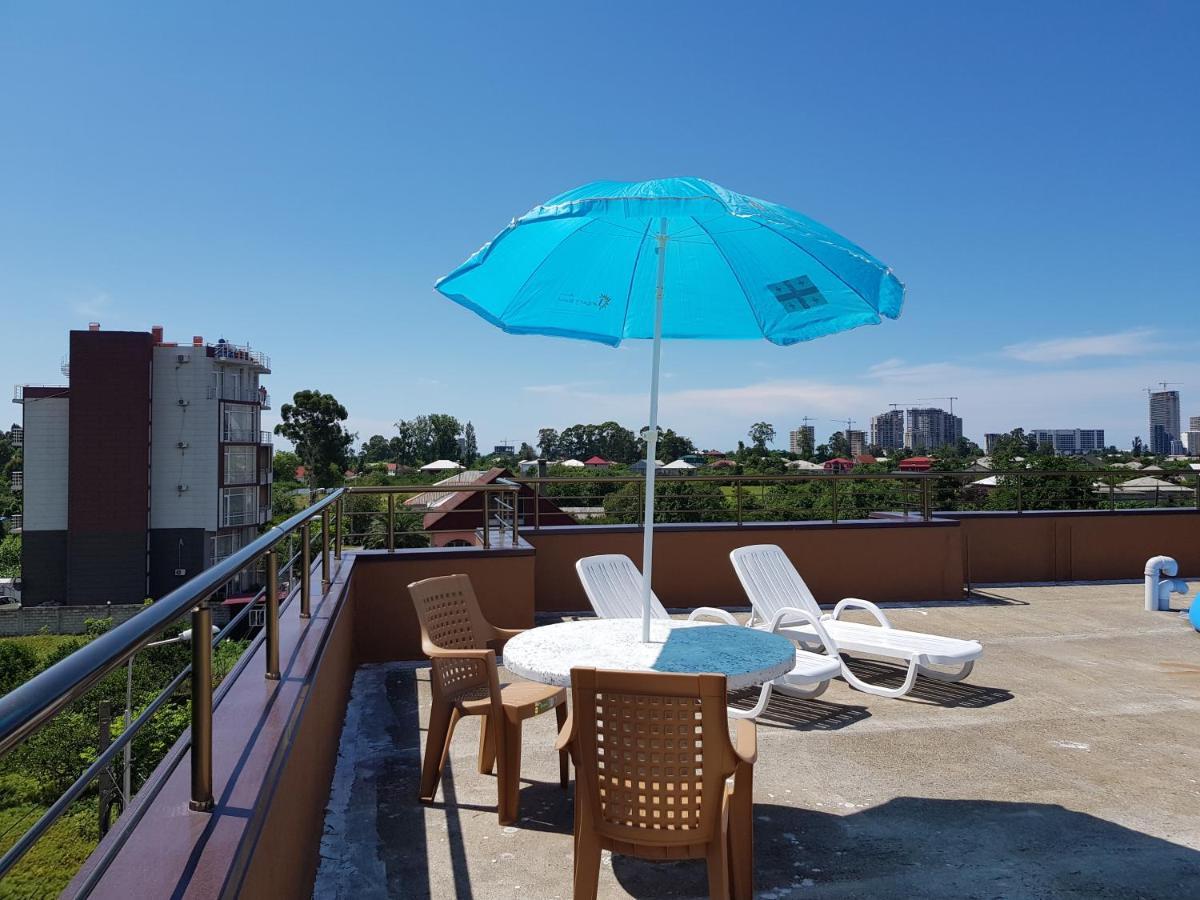 Apartments Nita バトゥーミ エクステリア 写真