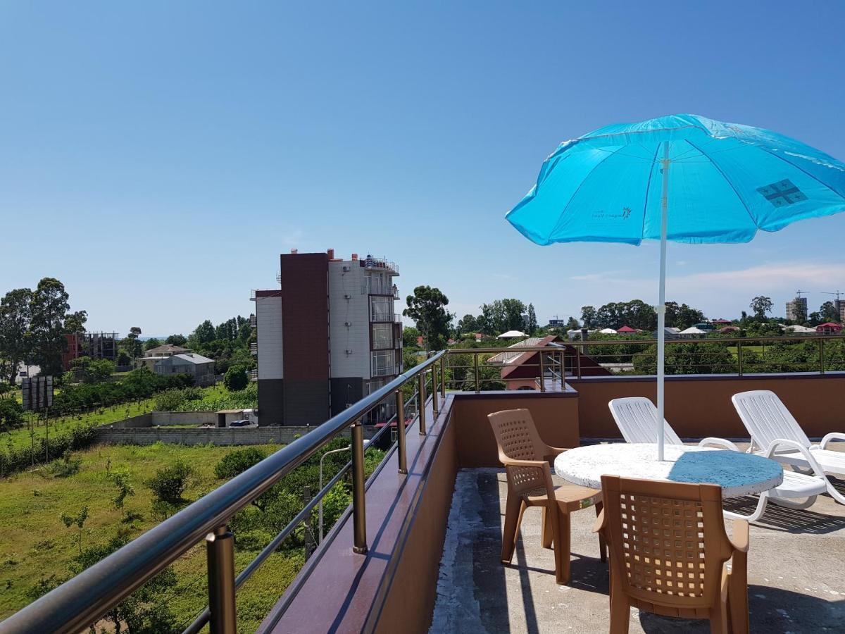 Apartments Nita バトゥーミ エクステリア 写真