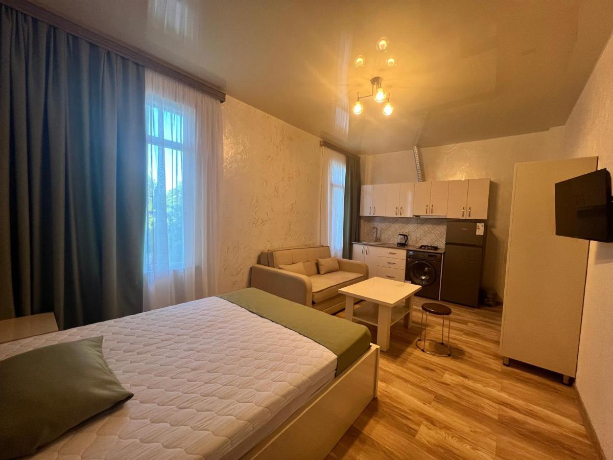 Apartments Nita バトゥーミ エクステリア 写真