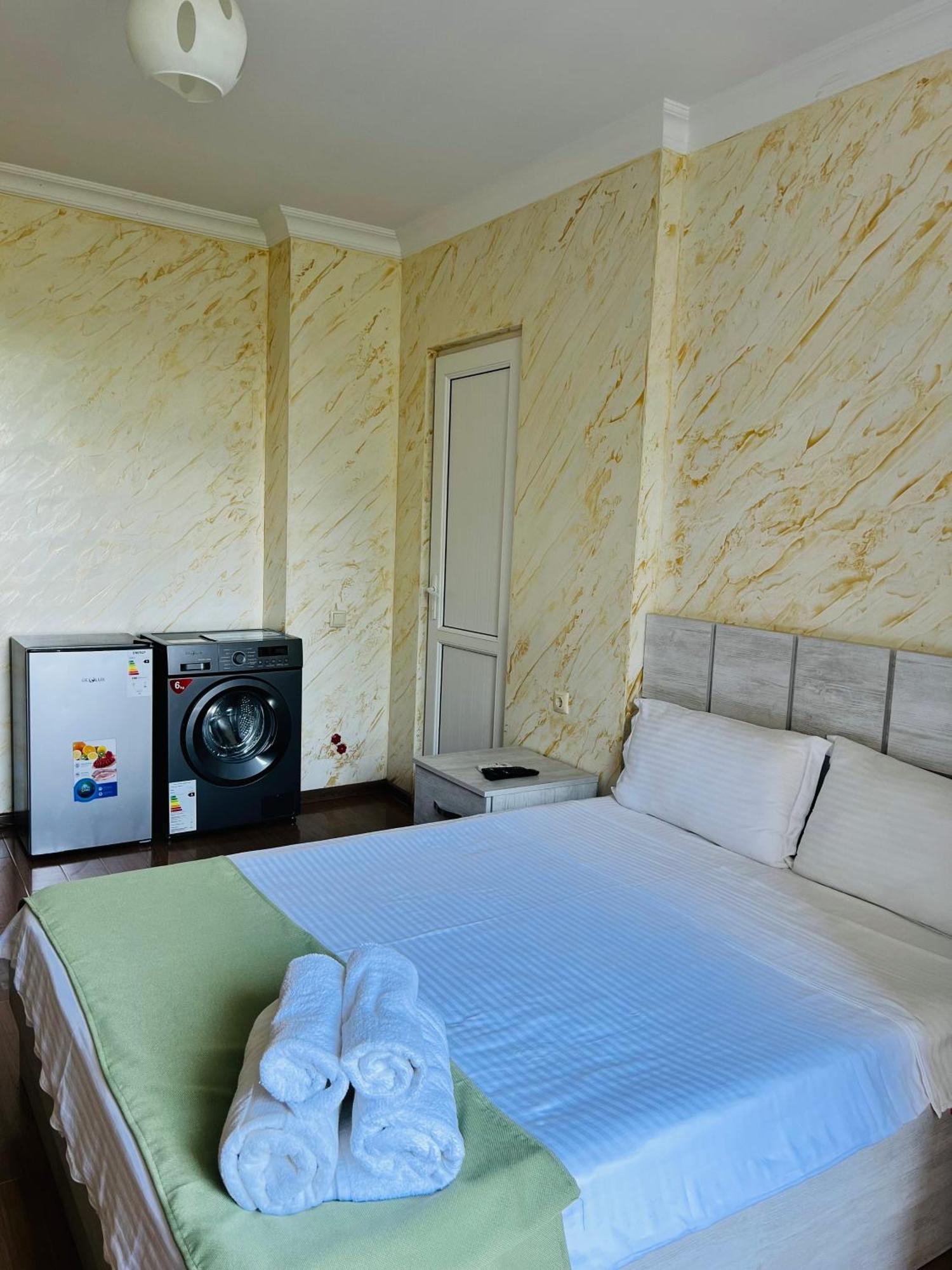 Apartments Nita バトゥーミ エクステリア 写真