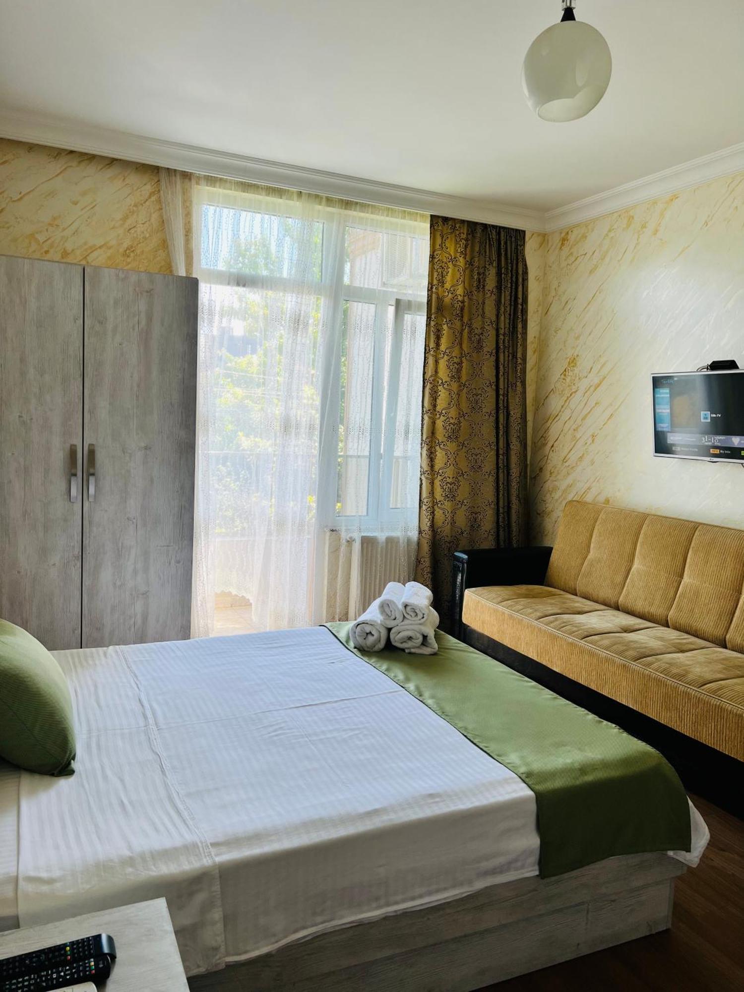 Apartments Nita バトゥーミ エクステリア 写真