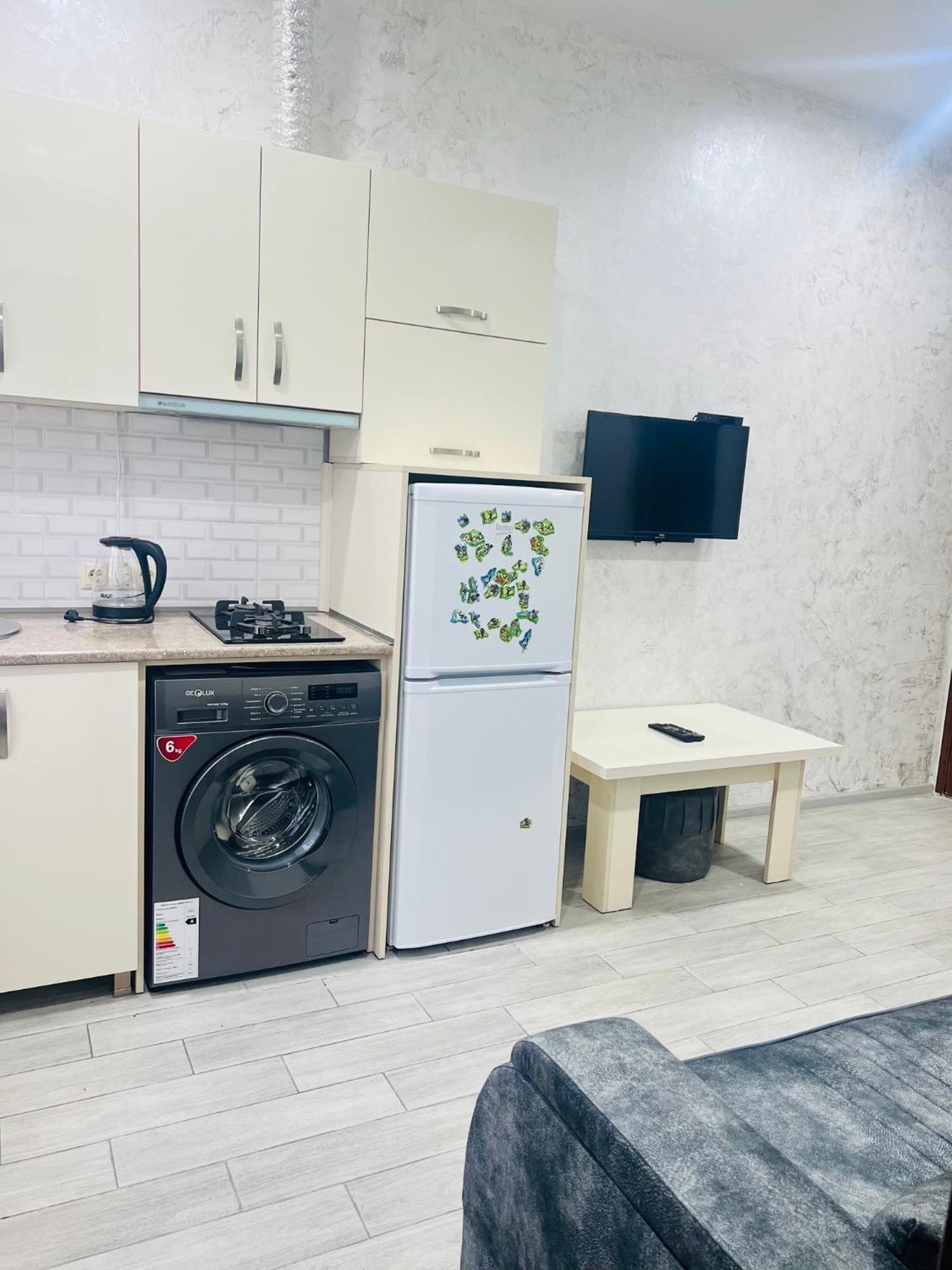 Apartments Nita バトゥーミ エクステリア 写真