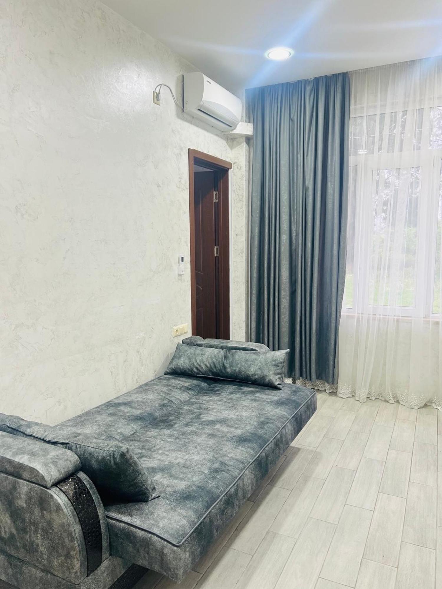 Apartments Nita バトゥーミ エクステリア 写真