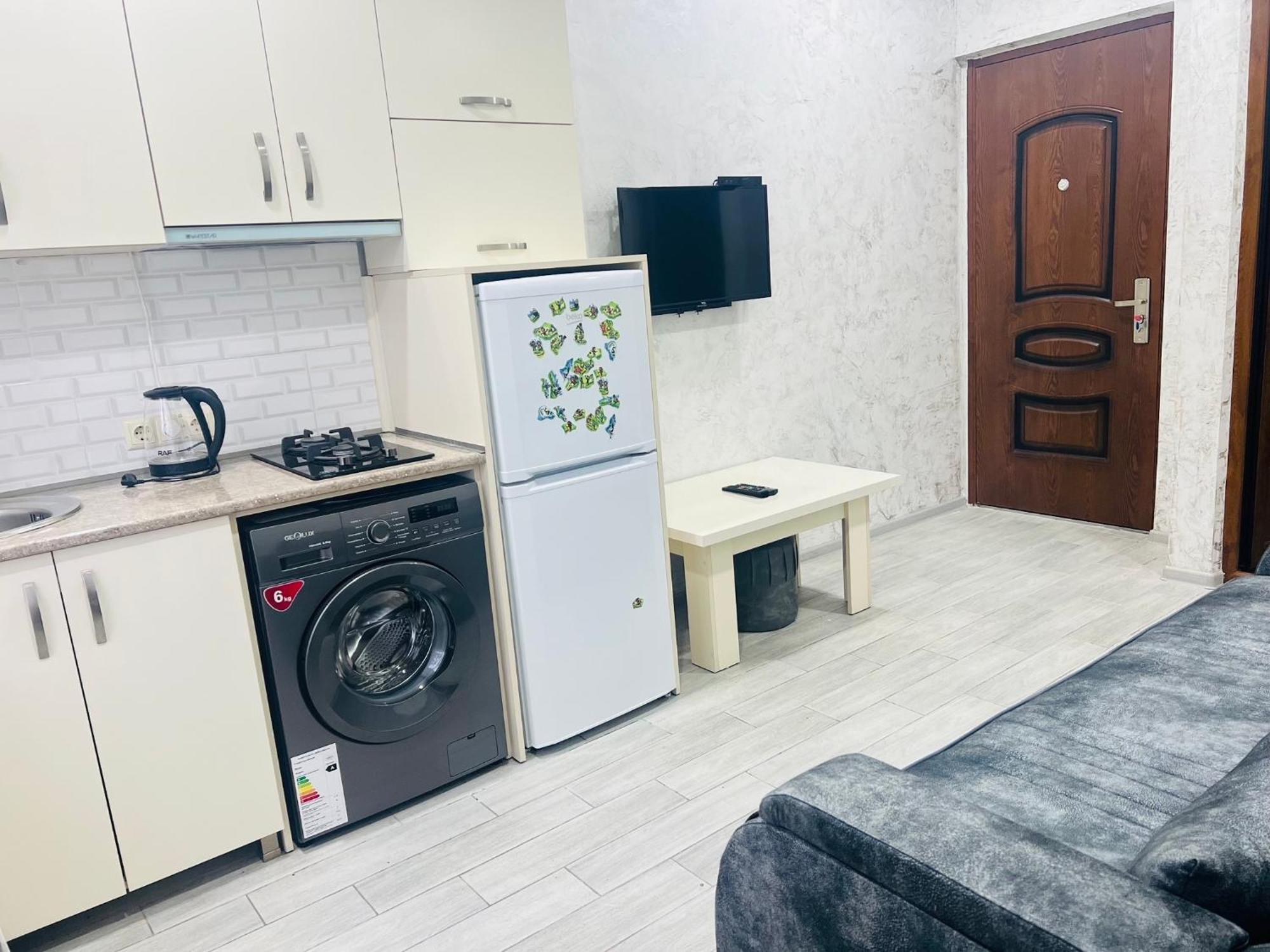 Apartments Nita バトゥーミ エクステリア 写真