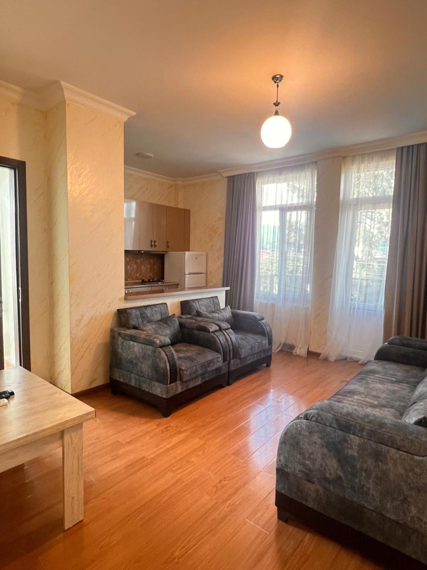 Apartments Nita バトゥーミ エクステリア 写真