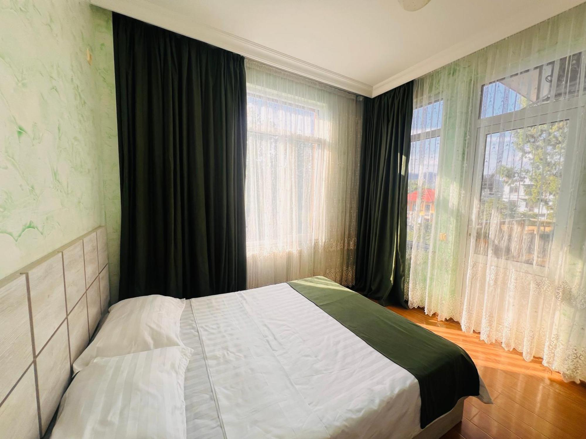 Apartments Nita バトゥーミ エクステリア 写真