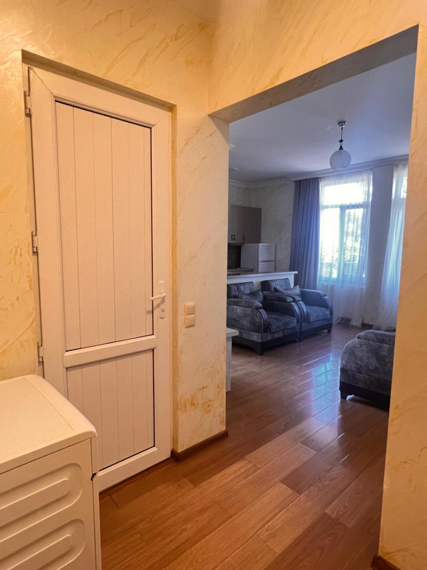 Apartments Nita バトゥーミ エクステリア 写真